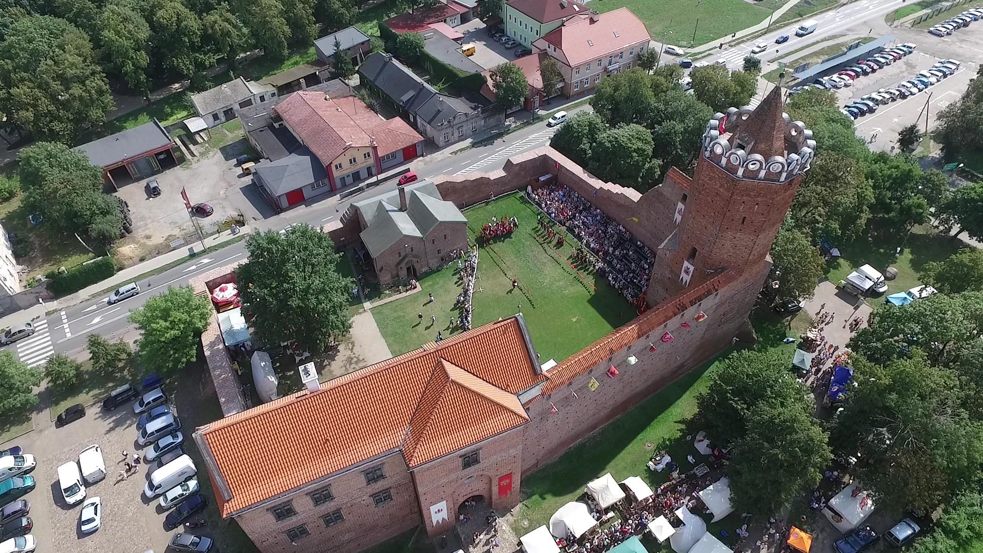 Turniej rycerski w Łęczycy z lotu drona